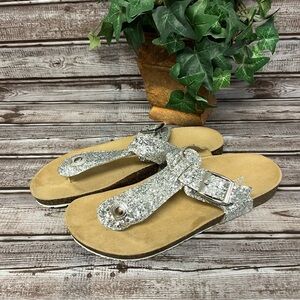 Mudd Silver Glitter Thong Sandal Big Girl size 5 Women’s size 7